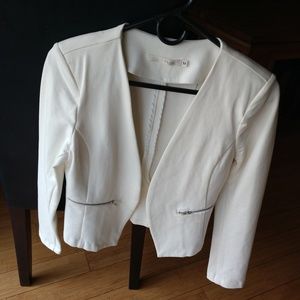 Cropped Collarless Blazer with Zipper Detail - EUC